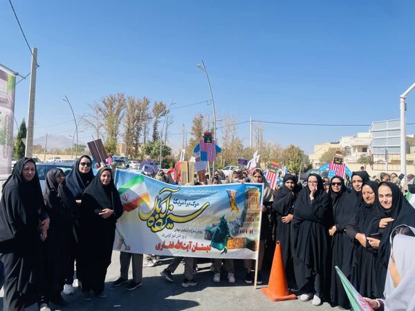 حضور پرشور دانش آموزان مدارس شهرستان خاتم در راهپیمایی ۱۳ آبان 