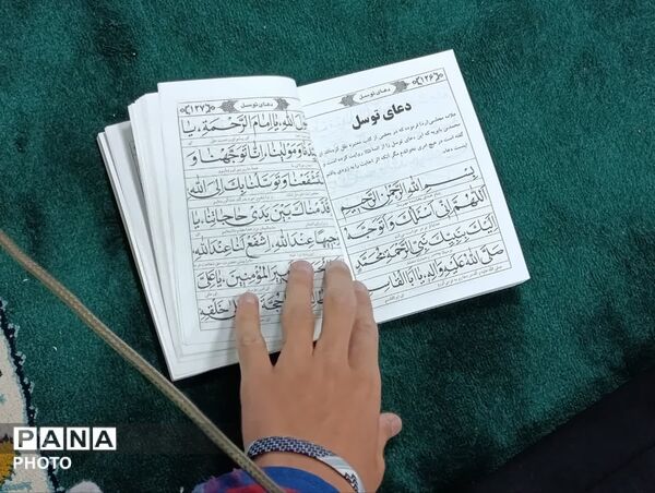 مراسم قرائت دعای توسل و جشن ولادت حضرت زینب(س) در دبیرستان شاهد مالک اشتر 