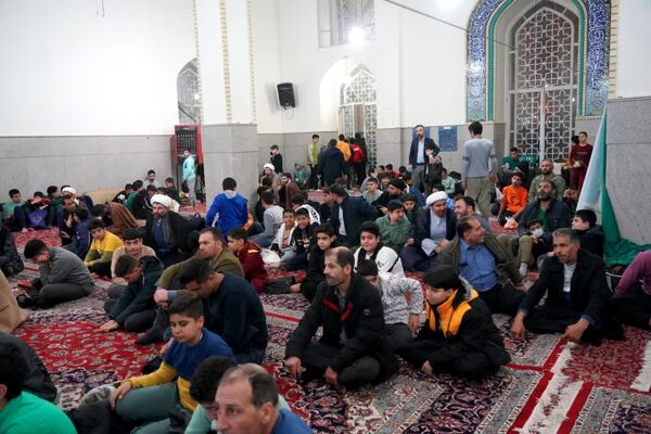  حس و حال معنوی دانش آموزان شرکت کننده در اعتکاف دانش آموزی مسجد مصلی طوقچی اصفهان
