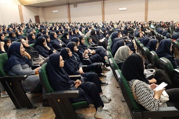 اولین جلسه هدایت تحصیلی دبیرستان پویش ناحیه ۳شیراز 