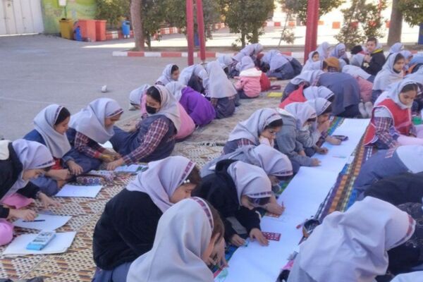 برگزاری نقاشی همگانی در مدارس ناحیه 4 شیراز به‌مناسبت دهه فجر 