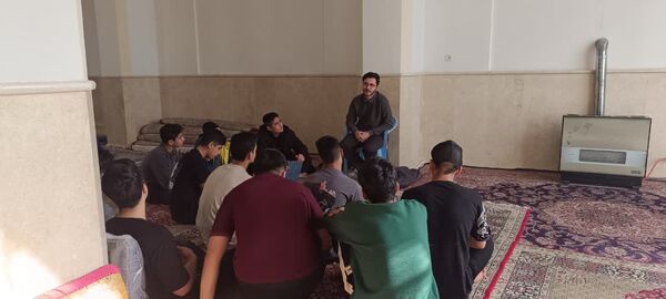 مراسم معنوی اعتکاف دانش‌آموزان پسر ابرکوهی در مسجد چهارده معصوم 