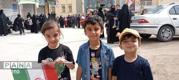  کودکان و دانش‌آموزان لارستانی در راهپیمایی روز قدس