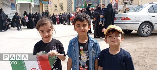  کودکان و دانش‌آموزان لارستانی در راهپیمایی روز قدس