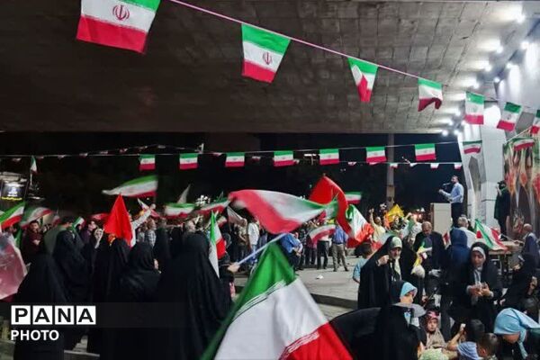 مردم با موج 100 ام تجمعات شبانه حماسه‌ای دیگر برپا کردند