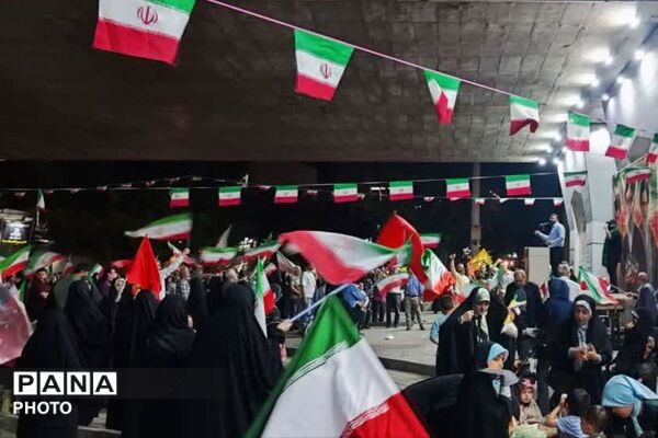 مردم با موج 100 ام تجمعات شبانه حماسه‌ای دیگر برپا کردند