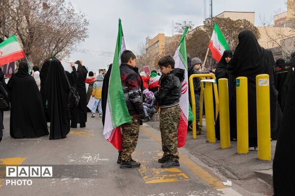 سربازان کوچک در اجتماع مردمی تبریز به خونخواهی از رهبر شهید