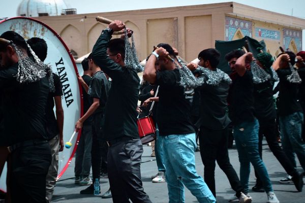 زابل در ماتم حسین؛ گلزار شهدا شهرستان زابل میزبان اشک و شور عزاداران حسینی