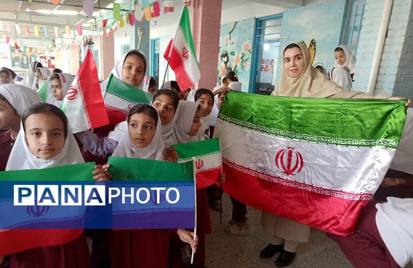 زنگ انقلاب در مدرسه شهید ابراهیم تنیده ناحیه یک بندرعباس به صدا در آمد