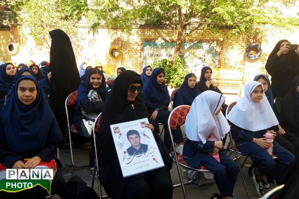 دبیرستان شاهد غدیر ۱ میزبان مسئولین شهرستان قدس در روز اول مهر