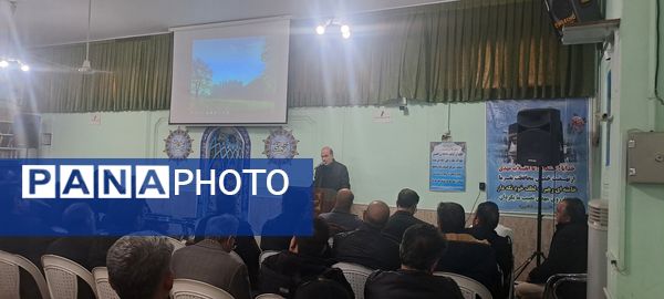 جلسه آموزش خانواده ویژه والدین پایه‌های دهم و یازدهم در دبیرستان شاهد ابوذر غفاری 