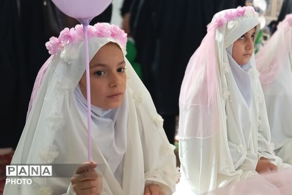آغاز مسیر نور؛ قاب‌هایی از جشن تکلیف دختران شهرستان بن