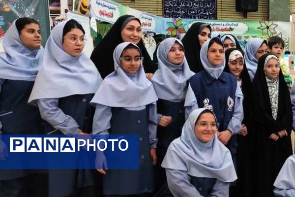 برگزاری نمایشگاه «افق‌های روشن» در دبستان حکمت ناحیه دو شهرری 