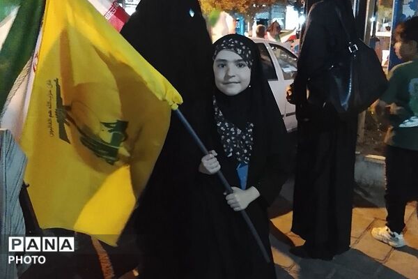 کوچک‌ترین حاضران شهرک انقلاب؛ کودکان در قاب یک اجتماع مردمی