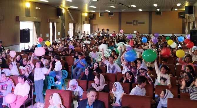 جشن بزرگ برای کودکان در شهرستان کنگاور