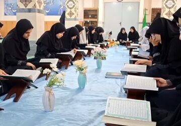 محفل جزءخوانی دانش‌آموزان دبیرستان فرزانگان2 قم