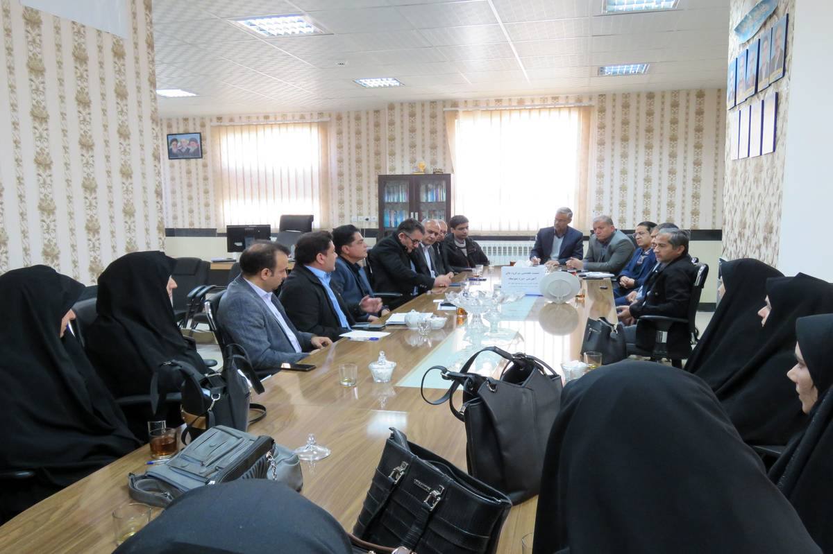 سرگروه‌های آموزشی در ارتقا مهارت‌های حرفه‌ای معلمان تلاش کنند