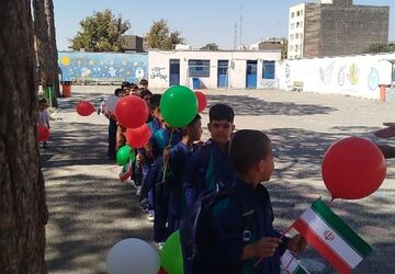 سلام به صندلی‌های ردیف اول مدرسه