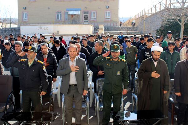 طنین زنگ انقلاب در هنرستان فارابی؛ آغاز شور و جشن دهه فجر در شهرستان سملقان
