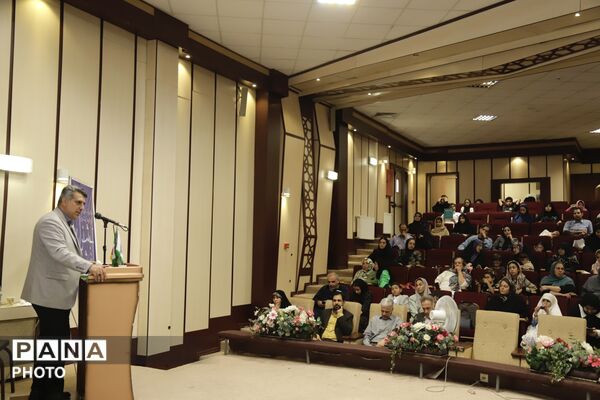  جشنواره «آینه عشق» در دبیرستان شاهد شهدای هفتم تیر 