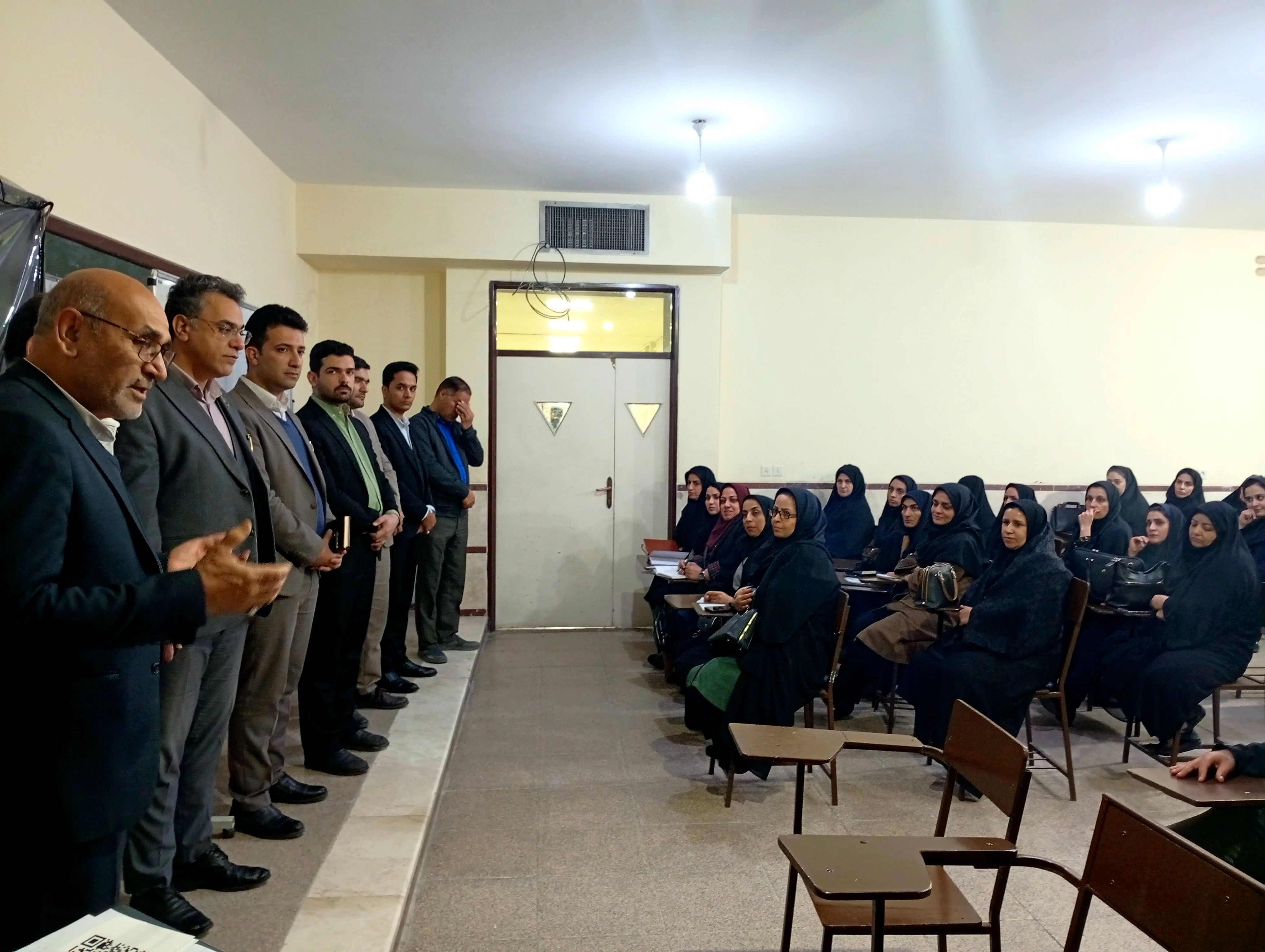 سلسله جلسات مهارت‌های ارتقایی طرح نماد ویژه مدارس ناحیه یک یزد