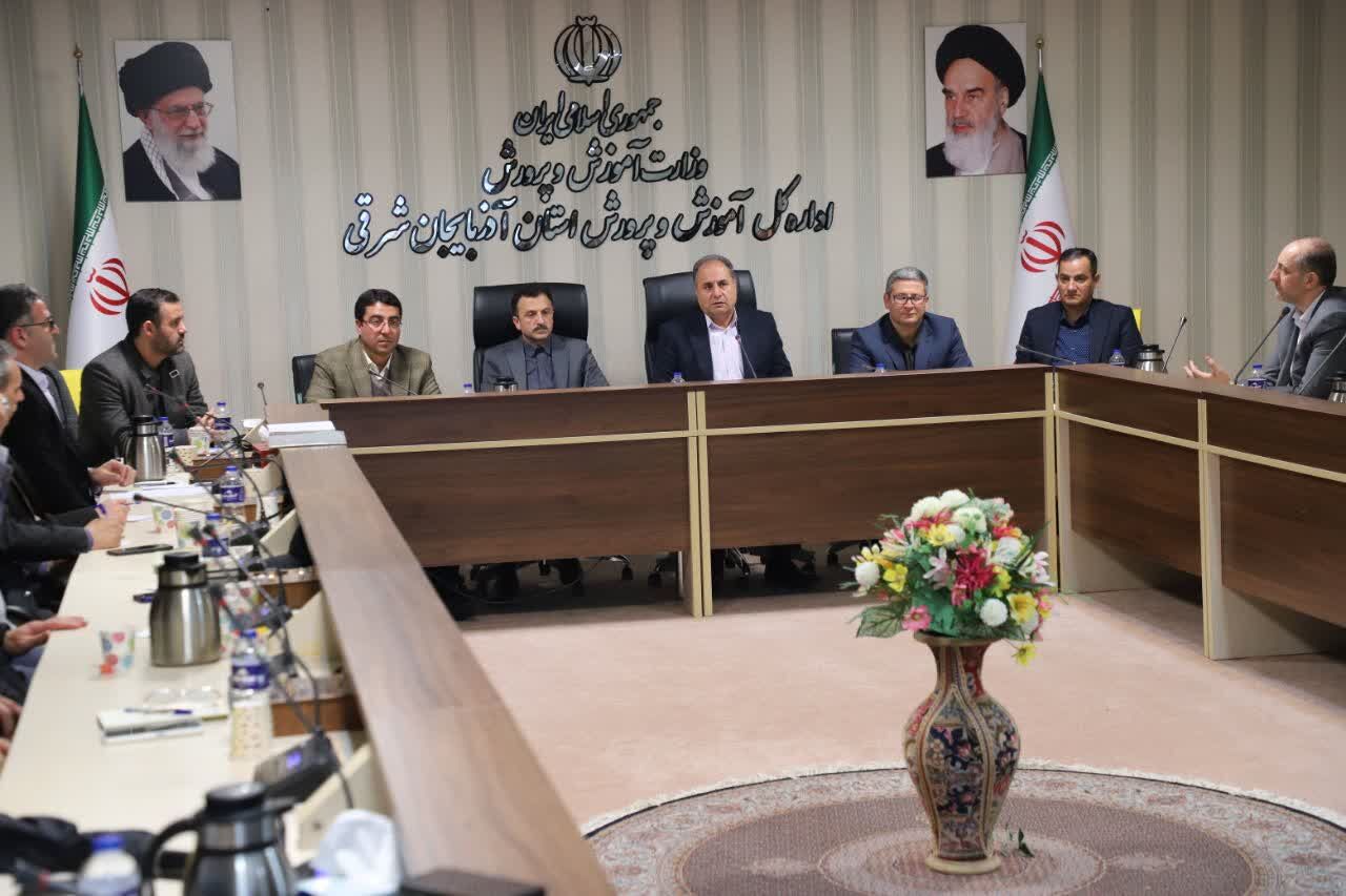 توزیع بیش از نیم میلیون جلد کتاب «از ایرانمان دفاع کنیم» در مدارس استان آذربایجان شرقی