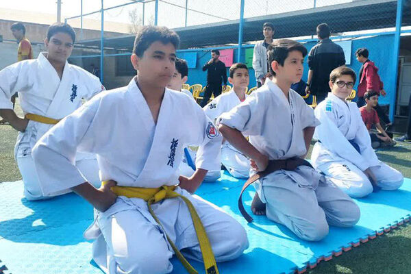 آیین افتتاحیه المپیاد ورزشی دانش‌آموزان در مدرسه شاهد افشار یزد