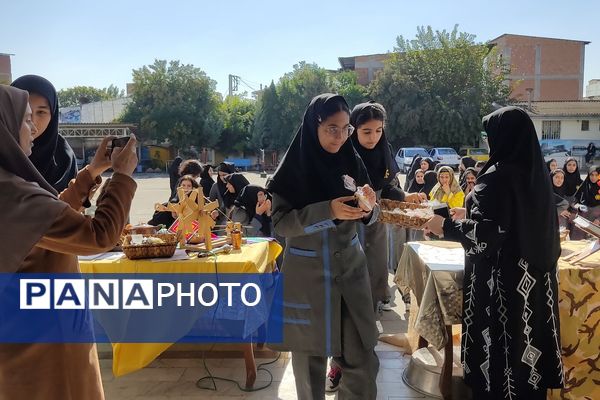 گرامیداشت روز دانش‌آموز در دبیرستان فرزانگان قائمشهر