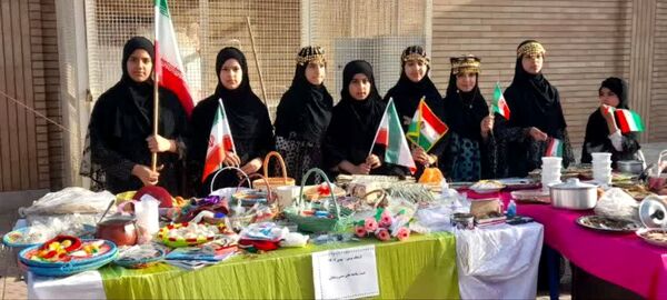 آیین نمادین نواختن زنگ انقلاب در دبستان حضرت آمنه (س)