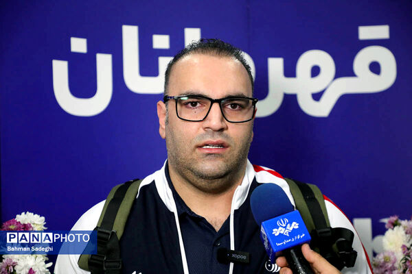 بازگشت تیم ملی وزنه‌برداری با جام قهرمانی‌