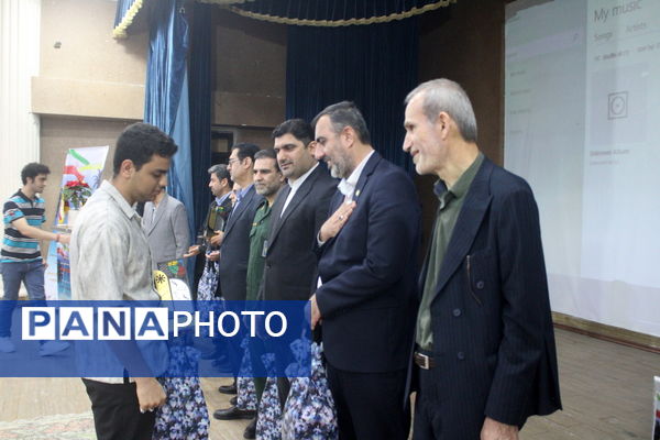 تجلیل از برگزیدگان دبیرستان شهید بهشتی شهرستان بوشهر (2)