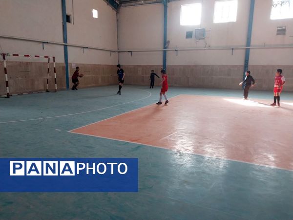 شادی و هیجان دانش‌آموزان در سالن ورزشی 