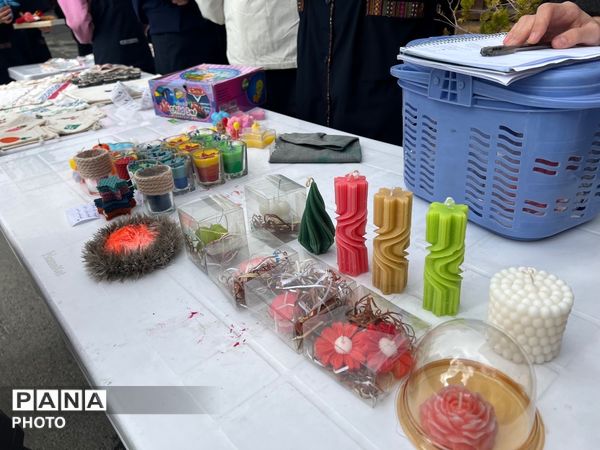 بازارچه‌ای کارآفرینی و مهارت‌آموزی دانش‌آموزان دبیرستان تیمسار فلاحی ناحیه 1 کرج 