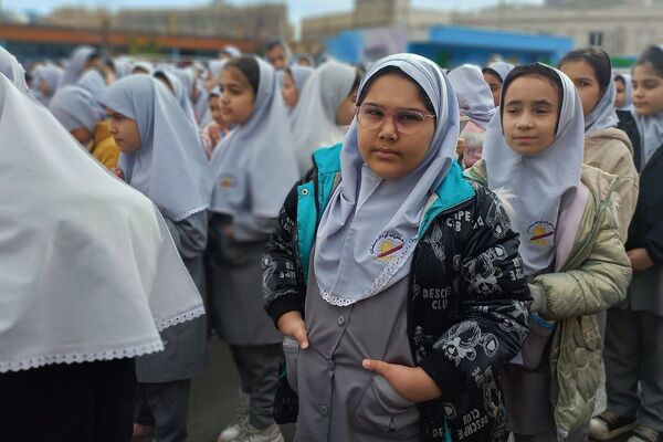 هم صدایی نسل آینده با انقلاب در مدرسه کودک مسلمان قرچک