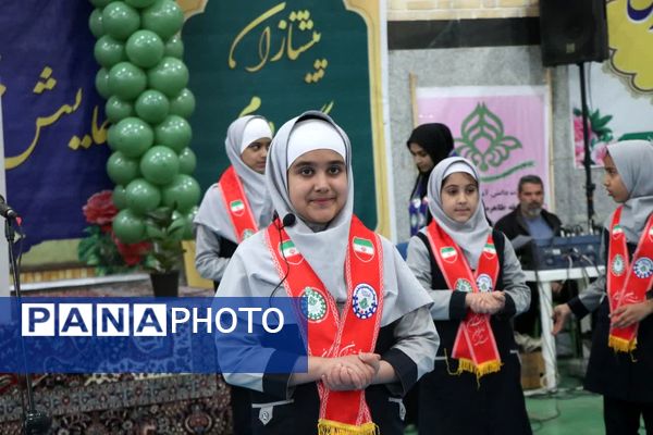  همایش «یاوران انقلاب، پیشتازان مقاومت» در دلیجان همزمان با آغاز دهه فجر