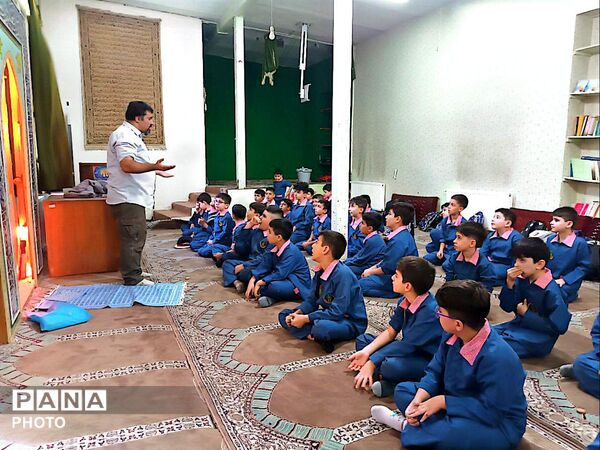 جشن آغاز سال تحصیلی و «روز پرچم» در مدرسه معراج منطقه ۱۰ تهران
