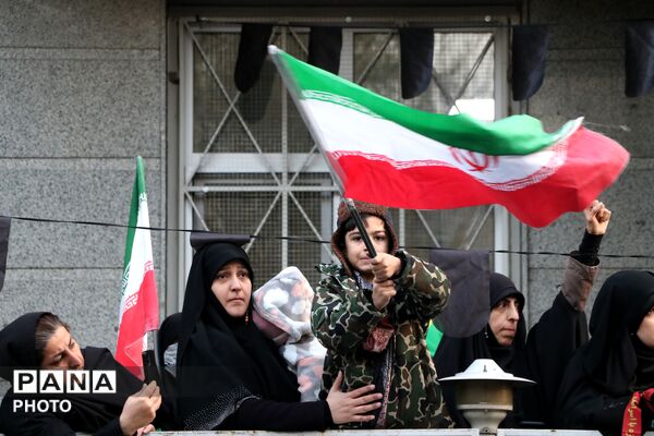 بدرقه پیکر مطهر شهدای حملات آمریکایی - صهیونیستی