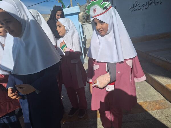 نکوداشت ایام الله دهه مبارک فجر در مدارس آزادواری یک و شهید رجایی یک منطقه پردیس 