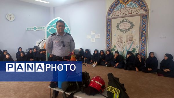 آموزش ایمنی و اطفای حریق برای دانش‌آموزان دبیرستان فرهنگیان