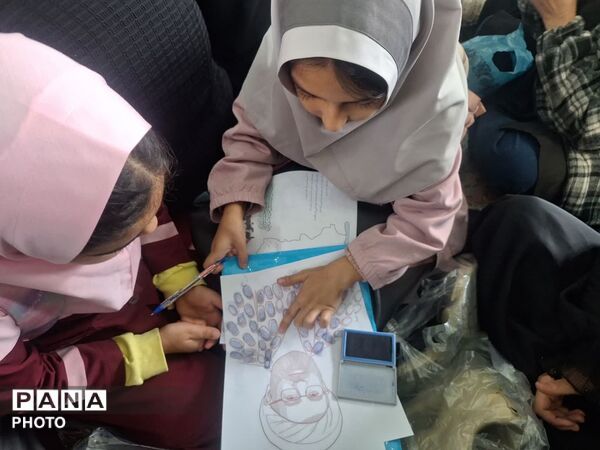 دانش آموزان آزادشهر با رهبر جوان بیعت کردند