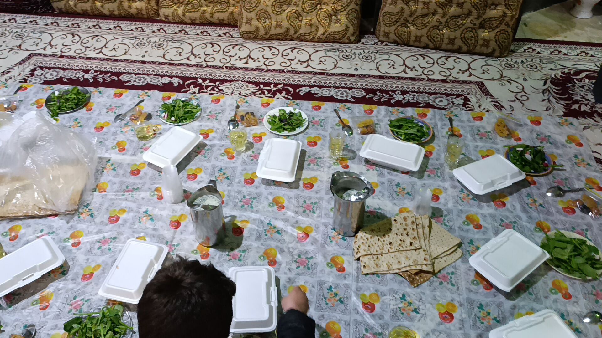 برگزاری سفره اطعام به‌مناسبت ایام شهادت امام علی(ع) در مسجد امام حسین(ع) سفیددشت