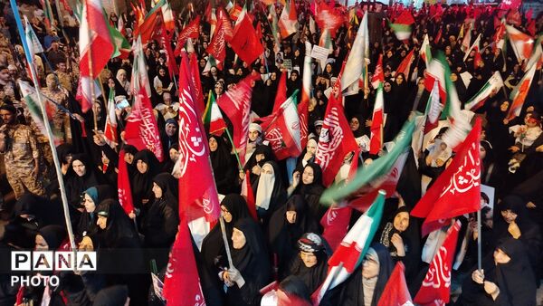 طنین دوباره «لبیک یا خامنه‌ای» در صد و چهل و دومین شب نورآباد 