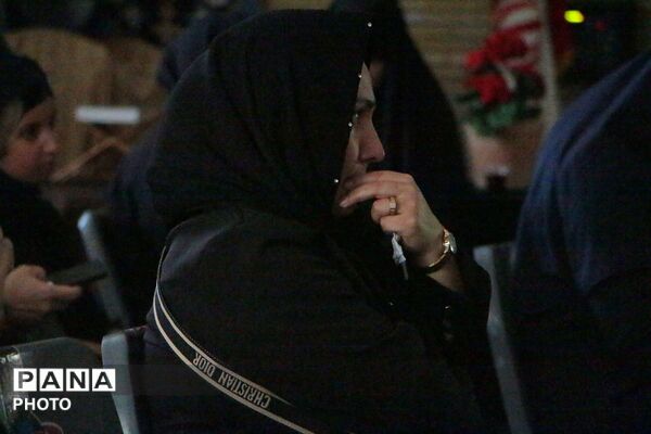 غبار ماتم بر چهره مدرسه شهید ایرجی؛ نجوای «لبیک یا خامنه‌ای» طنین‌انداز شد