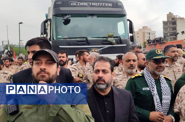 سیل خروشان زائران و مجاوران رضوی در مراسم تشییع پیکر شهدای خدمت