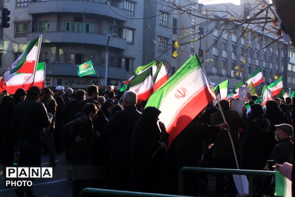 بیعت مردم تهران با سومین رهبر انقلاب