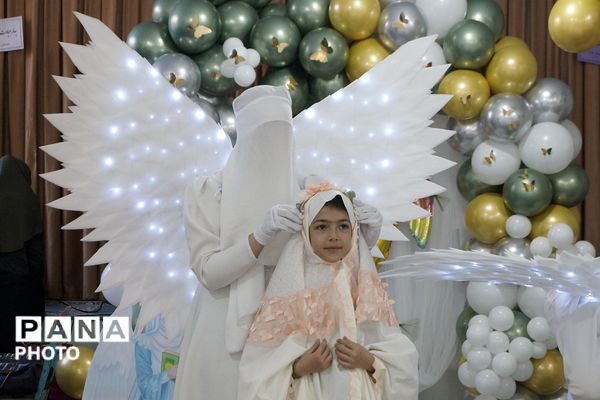 لبخند بندگی در دل‌های کوچک