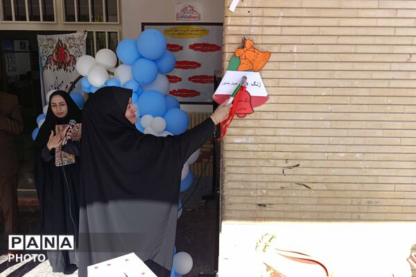 آیین گرامیداشت هفته بهداشت روان و تقدیر از همیاران مشاور در دبیرستان دخترانه رضوان برگزار شد