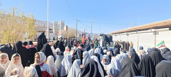 حضور پرشور و حماسه‌آفرین دانش‌آموزان نسر در راهپیمایی یوم‌الله ۱۳ آبان