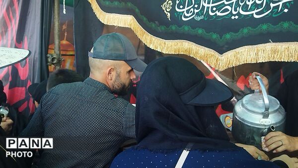 موکبی در جاده قدیم نیشابور - مشهد 