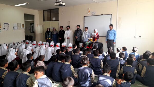 مراسم سوگواری سیدحسن نصرالله در مدرسه سراب شهدای غضنفر نورآباد 